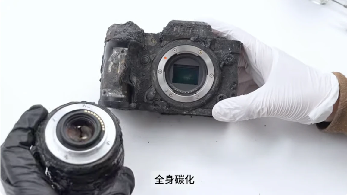 焼けたFujifilm X-H2を分解して見えたもの 耐久ボディの内部構造は学び